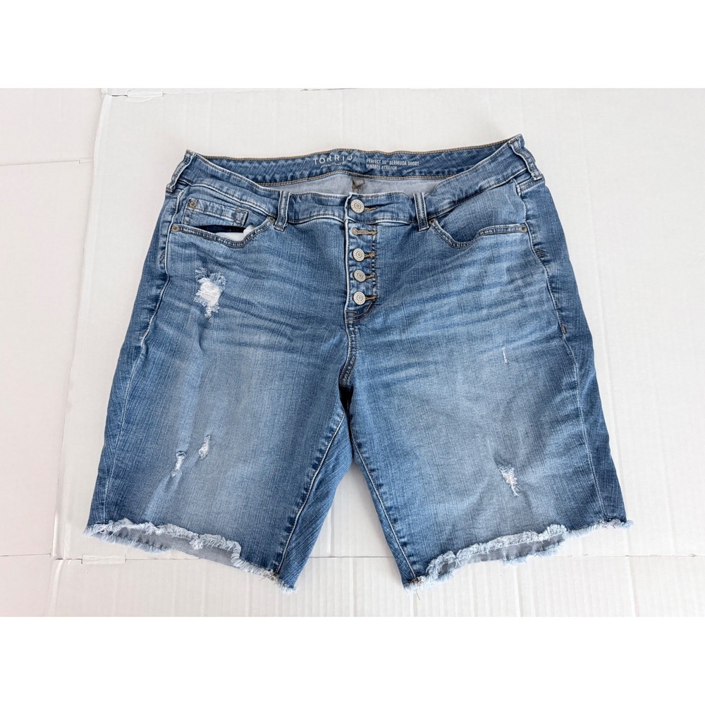 Torrid Perfect 10 Bermuda Short Vintage Stretch Distressed Button Fly Size 18